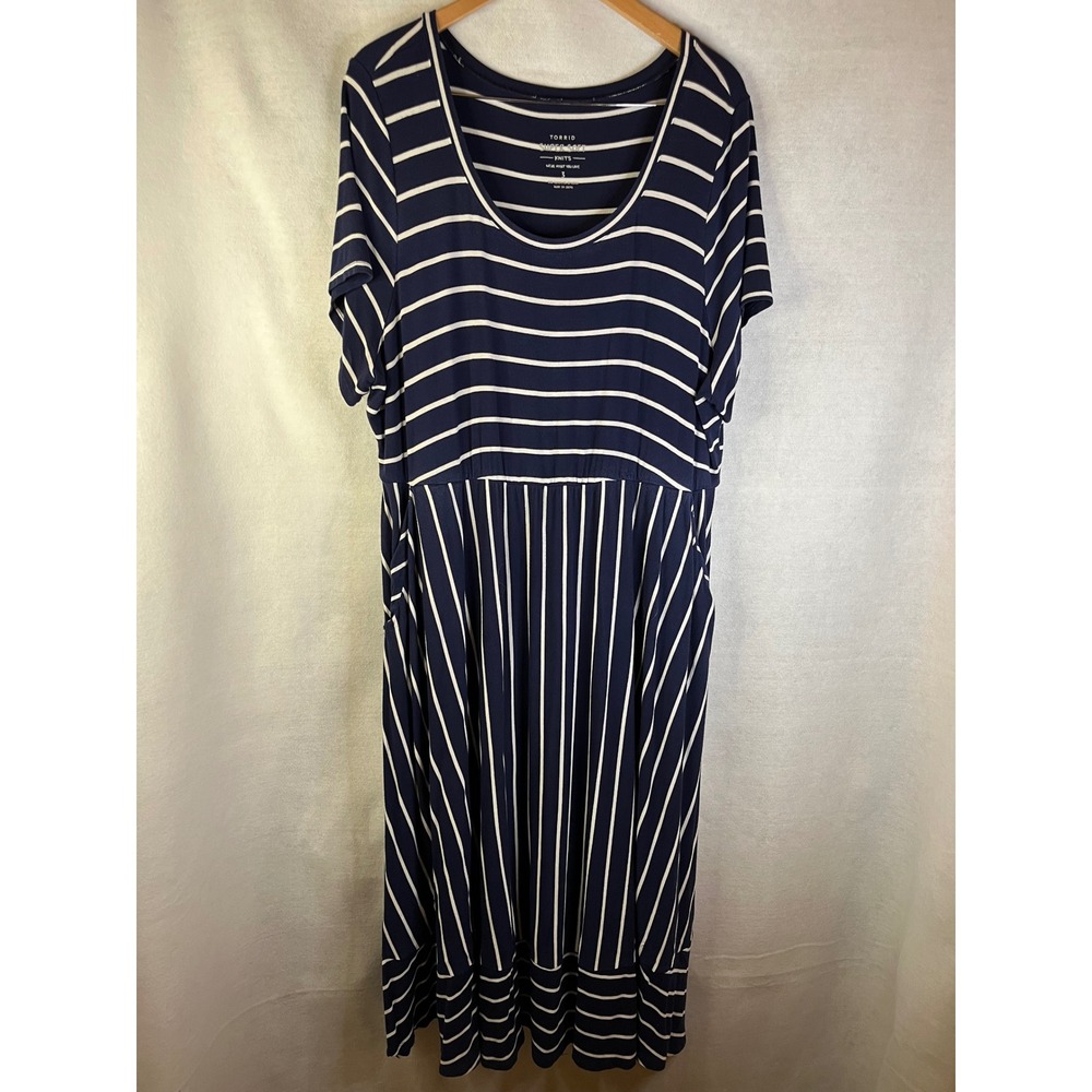 Torrid midi dress super soft knit striped white navy pockets Sz 3 coastal summer